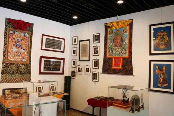 此展区通过对唐卡艺术及其代表的地区文化的文创产品展示,使参观者从